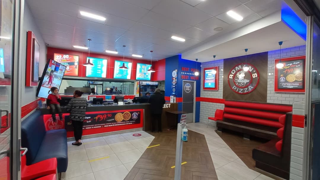 Roman's Pizza interior